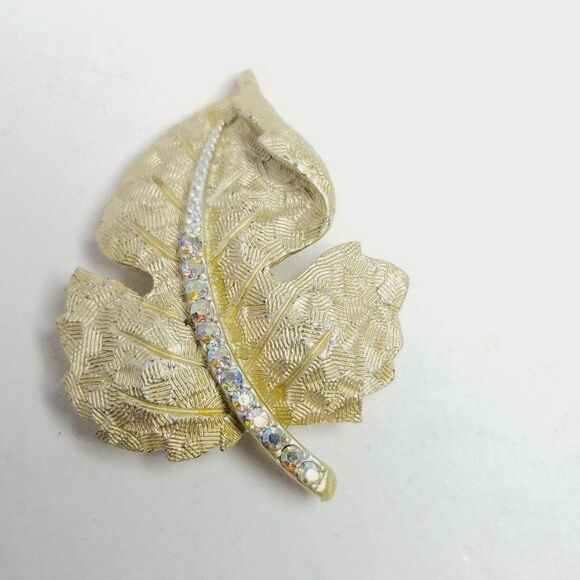 Vintage Gold Tone Leaf Brooch with Rhinestone Stem, Retro Sparkle, Estate - Picture 3 of 7